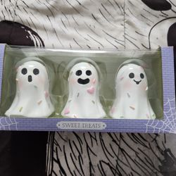 Valentine's Day Ghost Figurines