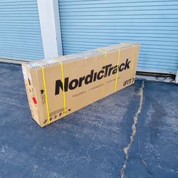 NORDICTRACK TREADMILL NEW 