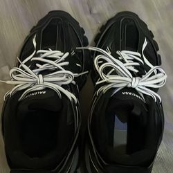 Balenciagas Tracks  
