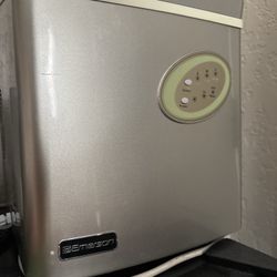 Emerson Ice Maker