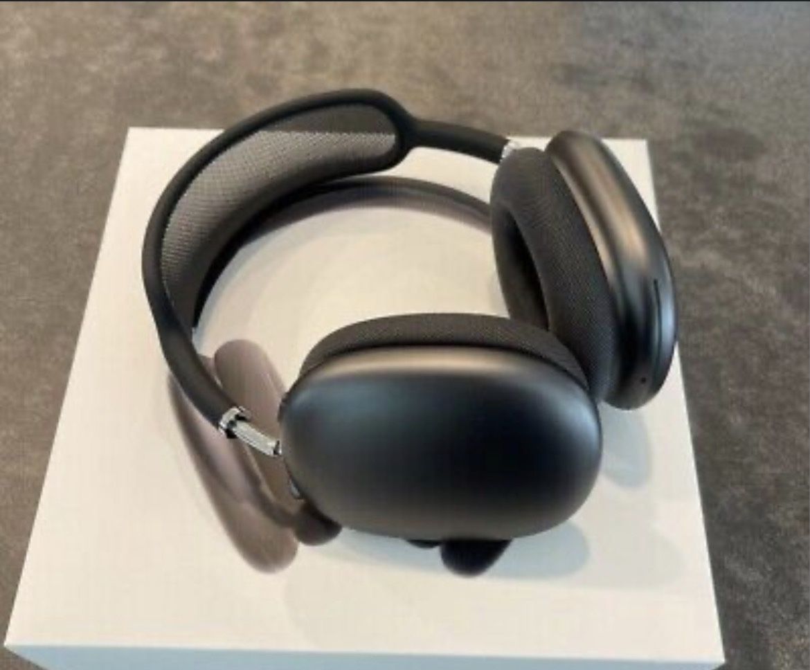 AirPod Maxes Space Grey