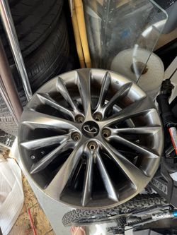Infiniti stock rims (4)