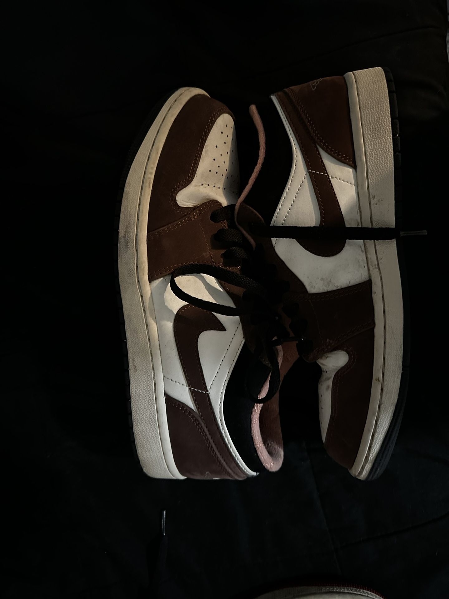 Jordan 1 Low Mocha