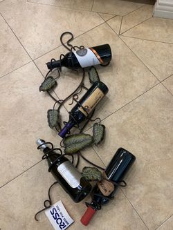 Beautiful Wine 🍷 Rack metal wall hanger. Brand new!