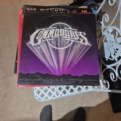 COMOCOMMODORES VINYL