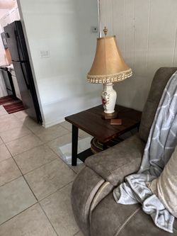Beautiful Vintage-Style Floral Table Lamps – Pair