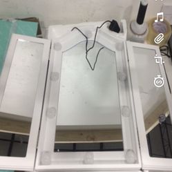 New Vanity 3 Piece Mirror And Lights 