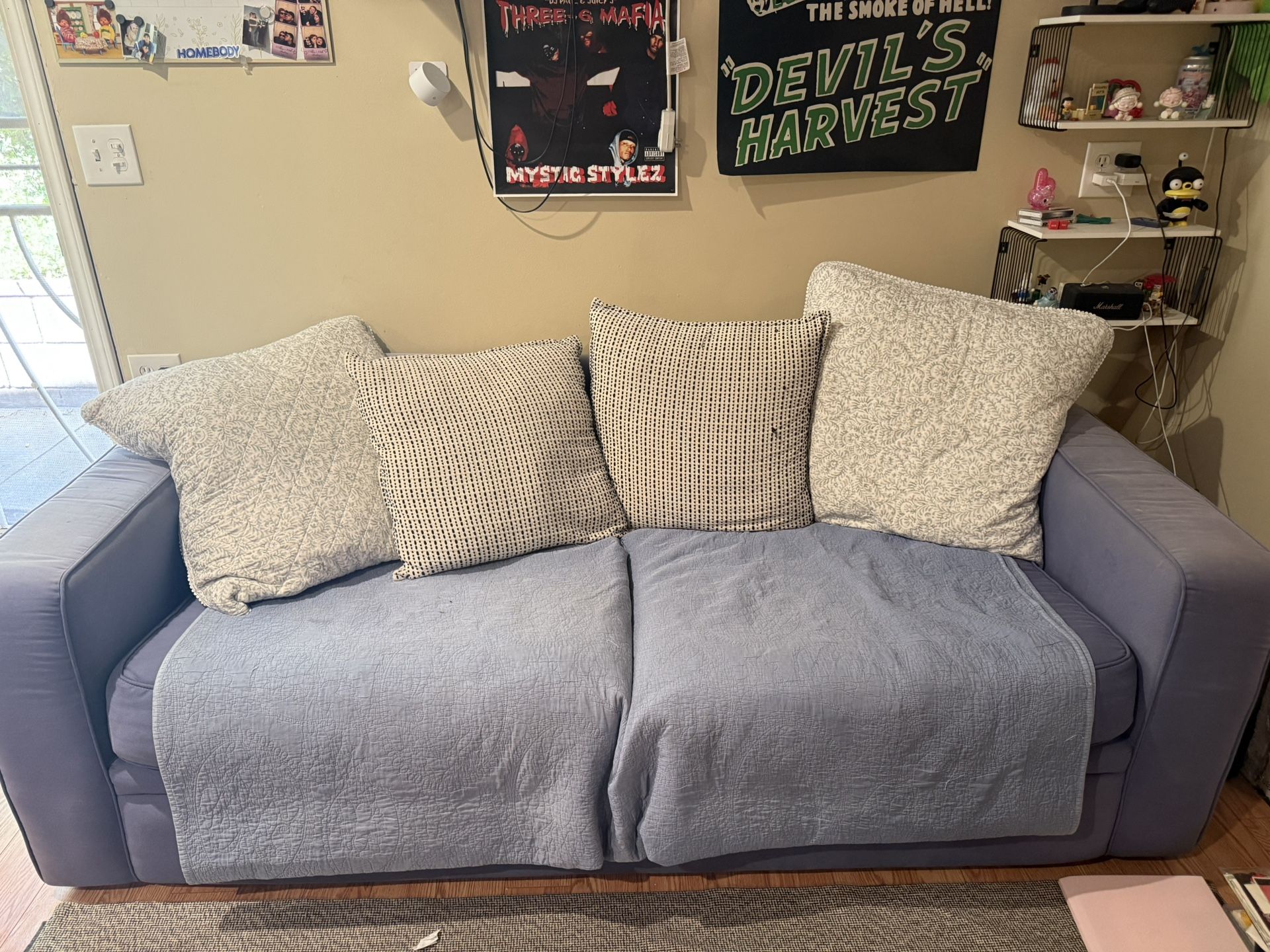 Blue pull-out Couch Can fit 3-4 ppl