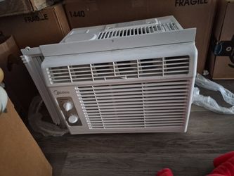 New ac only used for 2 months works excellent
