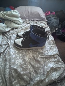 Air Jordan 1 “Hyper Royal” sneakers