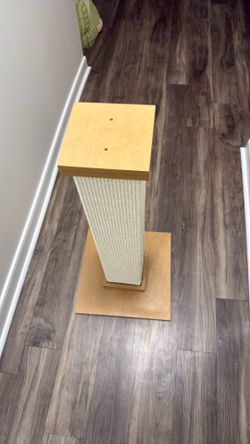 Large cat scratching post
