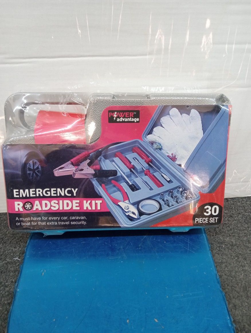Power Advantage Emergency Roadside Kit 30 Piece Set