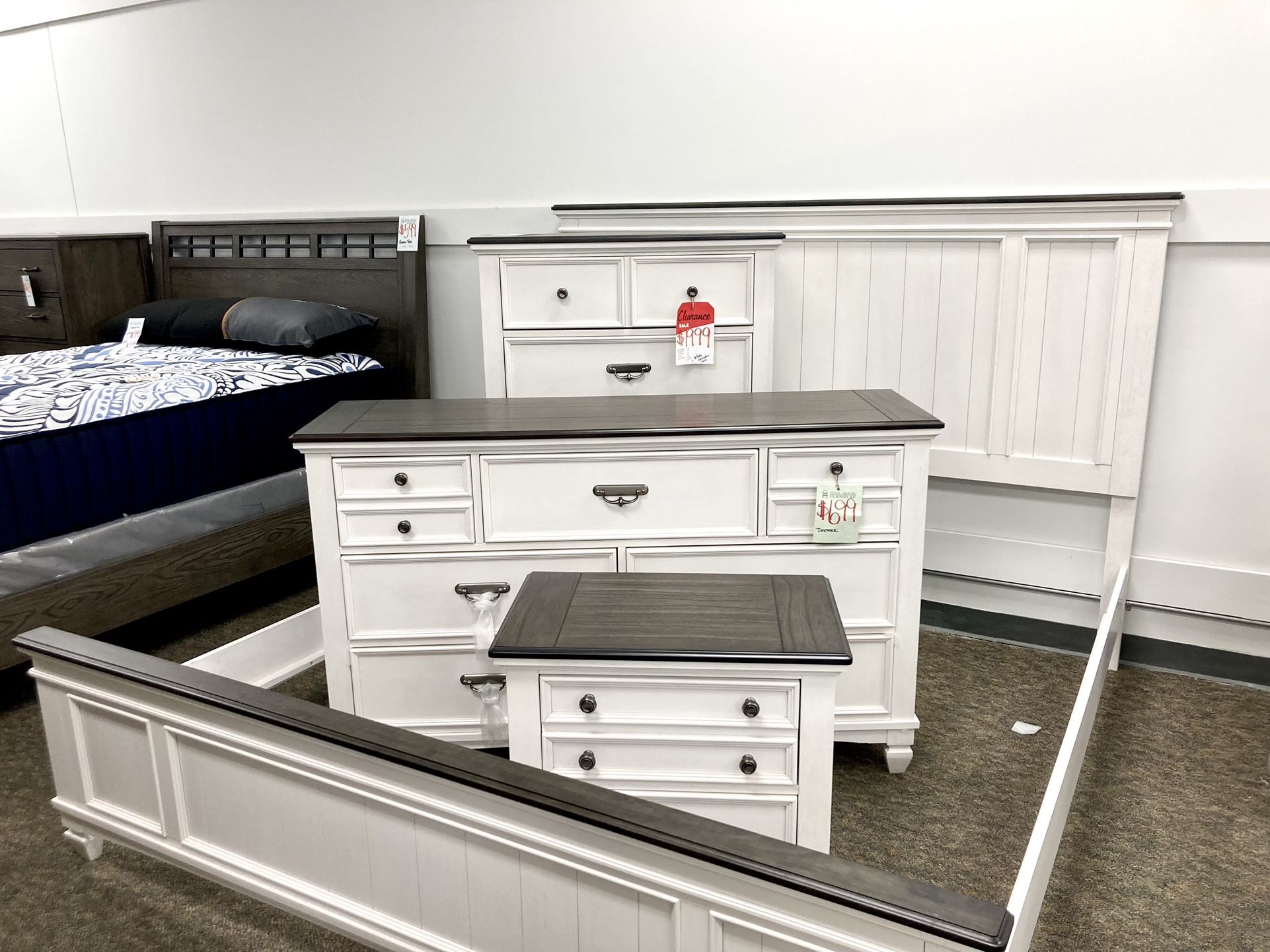 New King Bedroom— HOT BUY