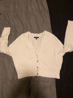White cropped cardigan with buttons, size L