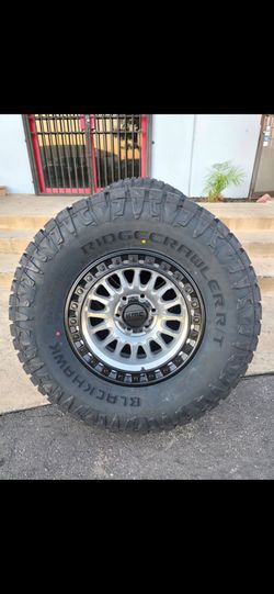 17" KMC rims w/ 35" RT tires