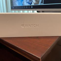 Apple Watch 5. Like New. Space Gray Aluminum 40mm
