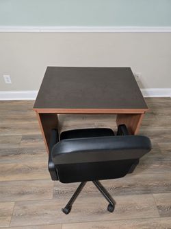 Computer desk