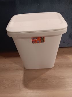 Hefty 20.4 Gal. Trash Can White - FREE