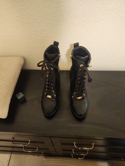 Woman's Size 9 Wide Heels