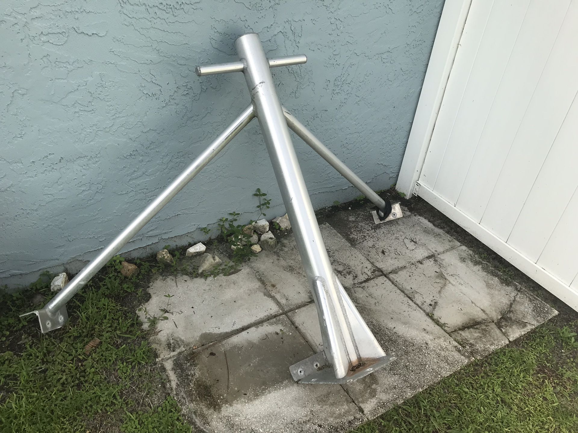 Aluminum tow post (boat)