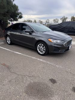 2019 ford fusion SE
