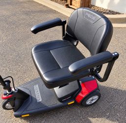 Pride Go-Go Elite Traveller 3-Wheel Mobility Scooter – Excellent Condition – Tested & Working – Accessories Included