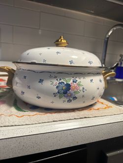 90s style enamel pot and pan