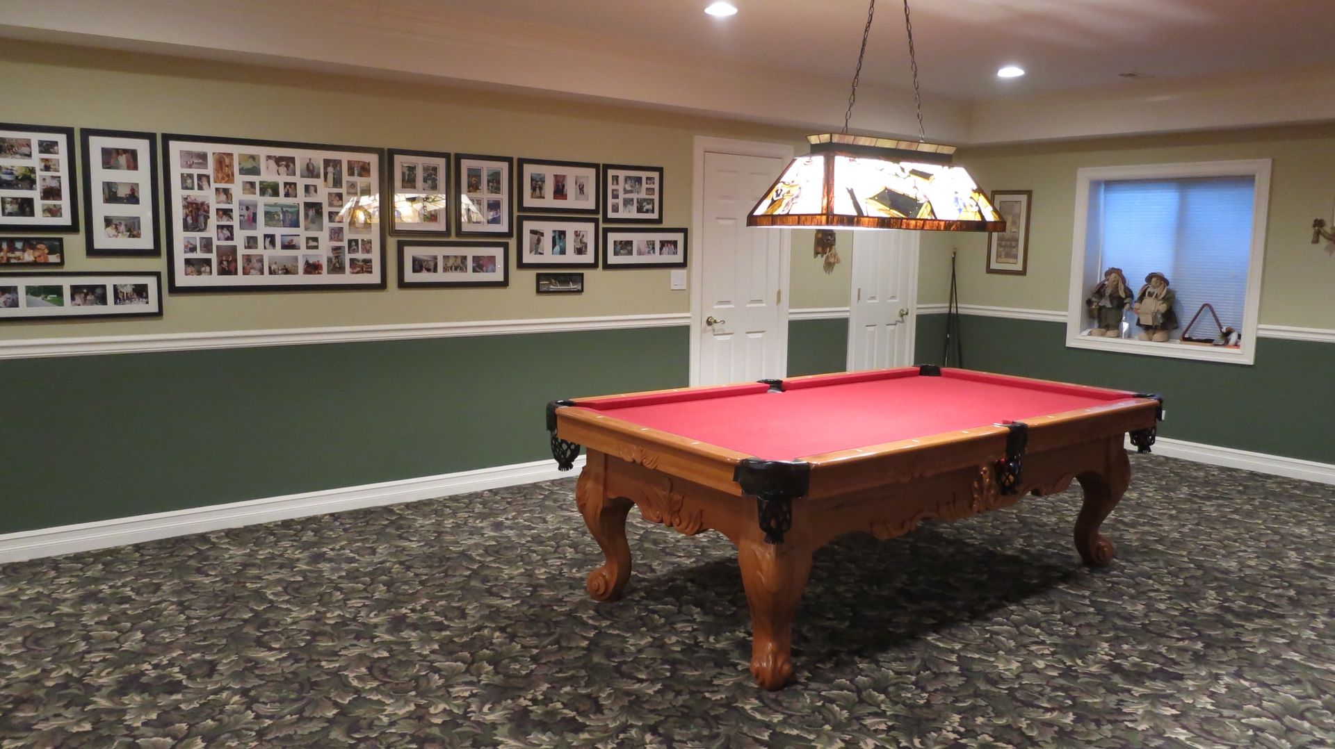 Hand Crafted Players Choice Billiards/Pool Table with Red lining & Light