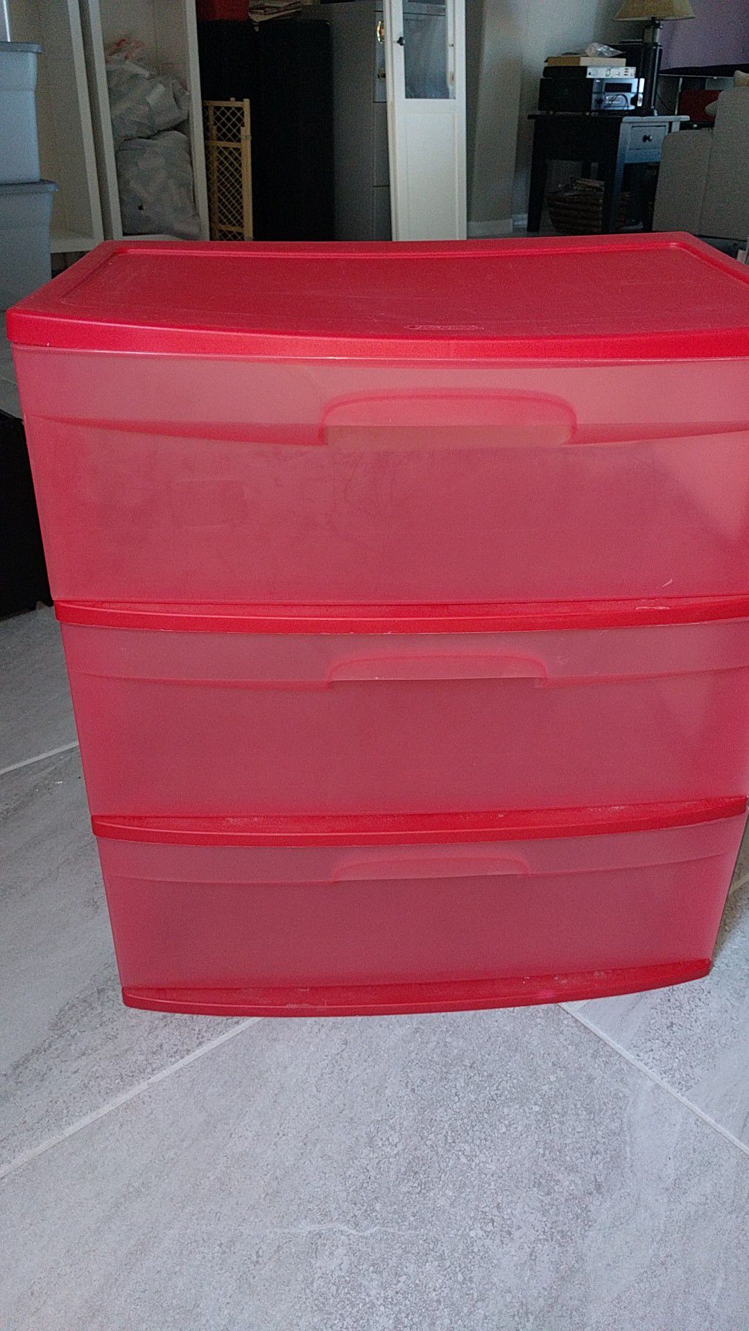 Sterilite storage container