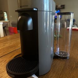 De’Longhi Nespresso Vertuo Plus Machine