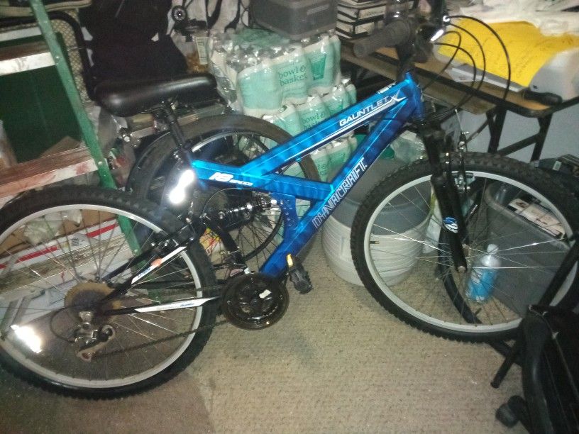 Mountain Bike Like New 18 Speed