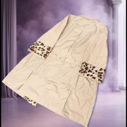 Vintage Luciano Choi beige trench midi coat with leopard animal print inner lining, 4 buttons, 2 pockets and adjustable strap on the back