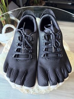 Peluva Strand Sport Mesh Men’s 10.5 Black White Five Toe Zero Drop Shoes