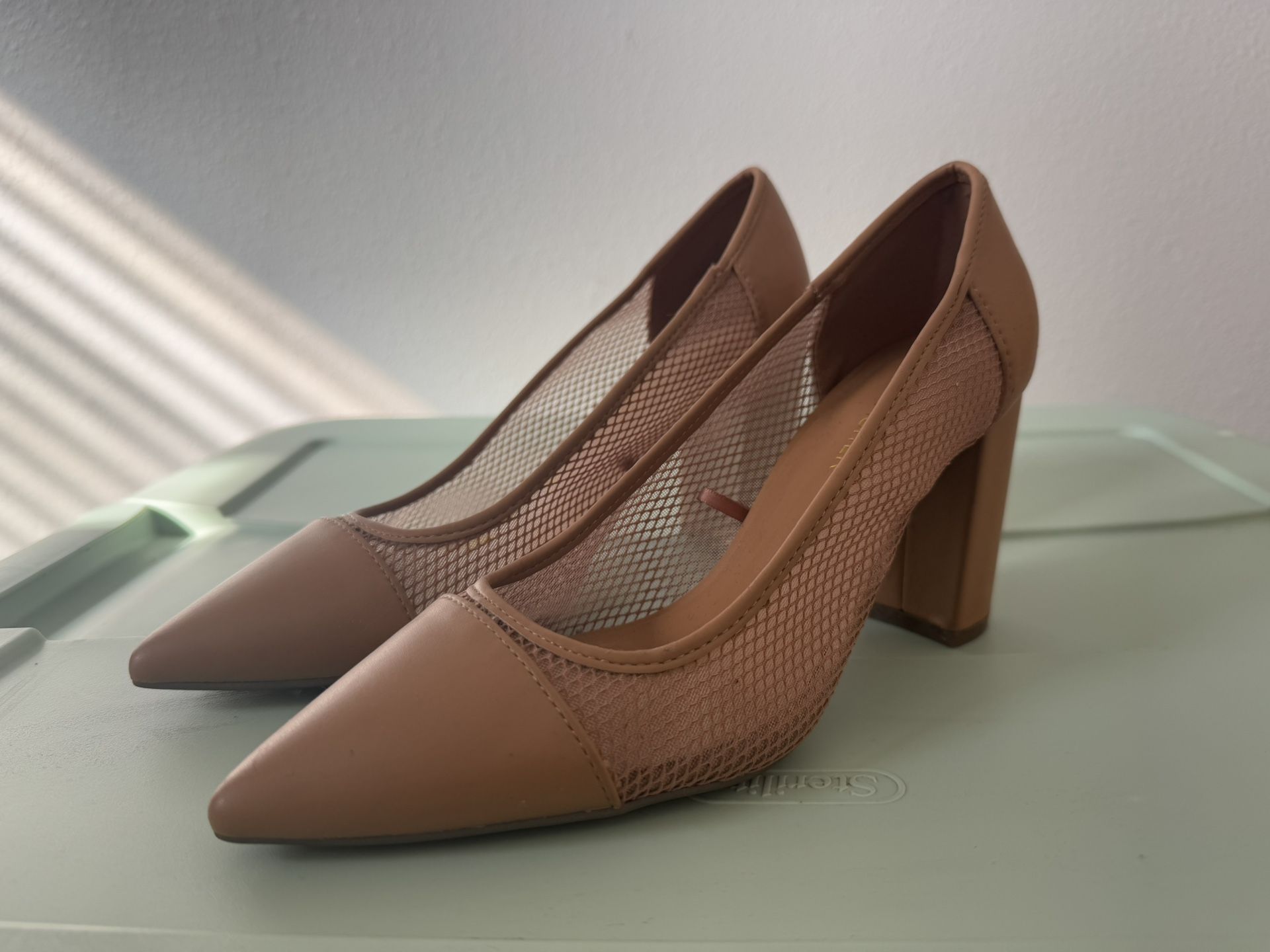 Neutral Block heels Marc Fisher