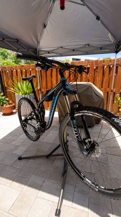 Trek Fuel EX 7 EVO 29” Full Suspension – Talla Medium + Stand de Mantenimiento