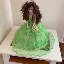 LARGE PRINCESS CENTER PIECE DOLL