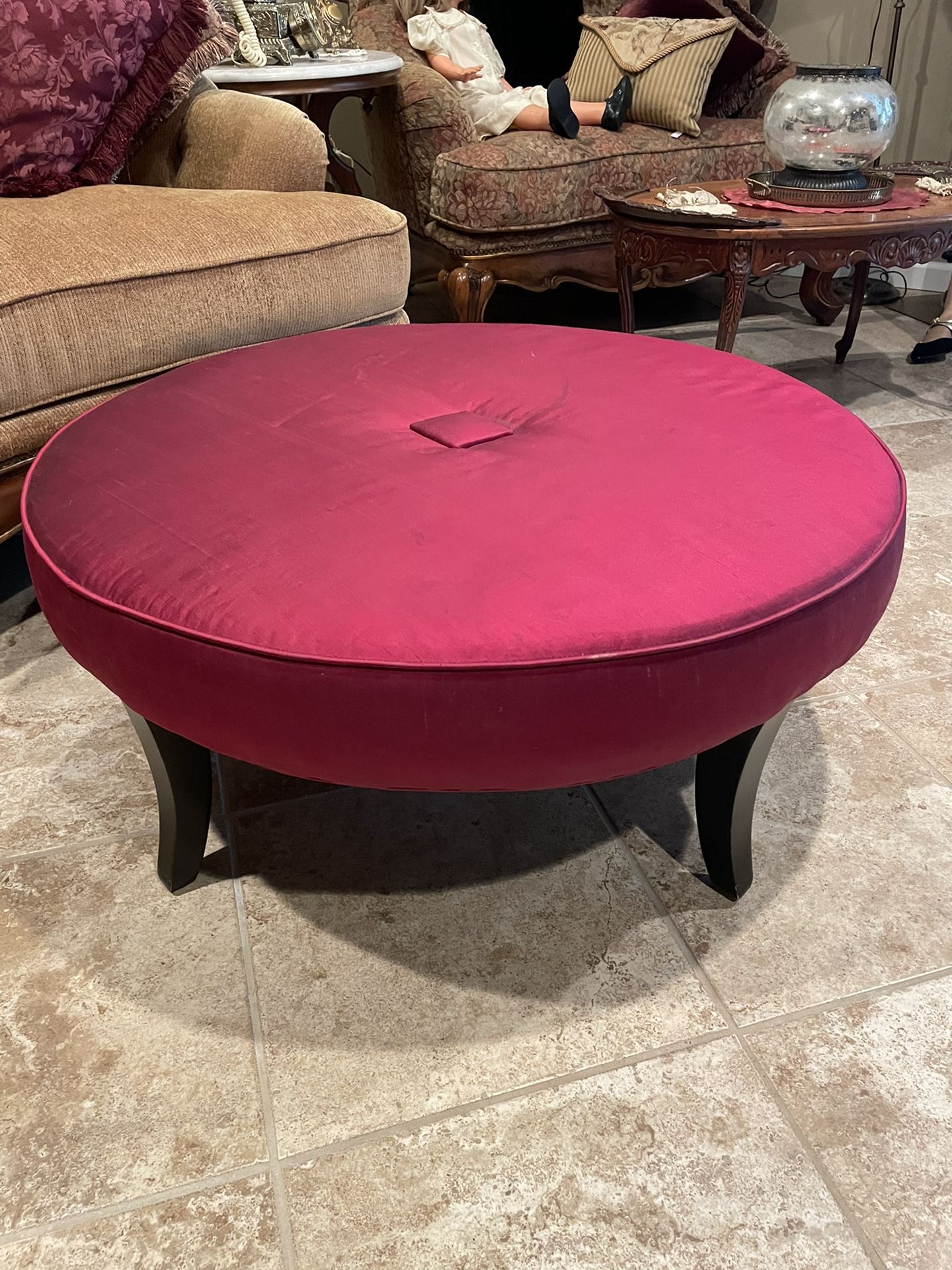 Round Ottomanl