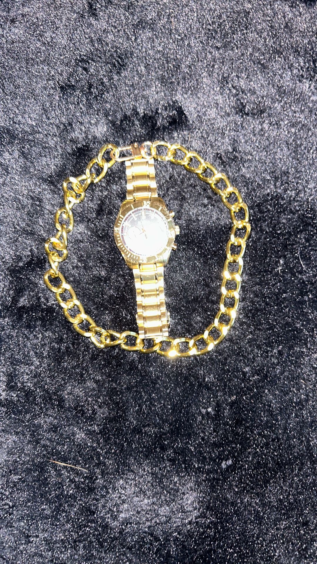 Gold Bulova Watch 400$ New Gold Chain For Wrist Or Neck 