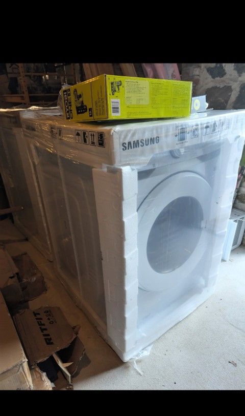 Samsung
Large Stackable Vented GAS Dryer (White)