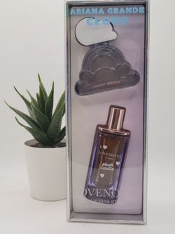 Ariana Grande 

Mini Cloud & LOVENOTES Plush Vanilla Perfume Set

.25 fl ⭐️ (DAMAGED BOX)