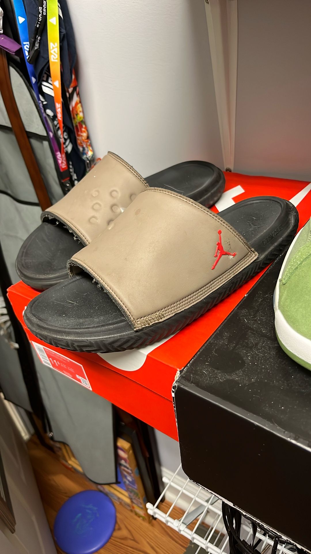 Jordan - slides - size 12