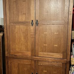 Oak  Entertainment Hutch