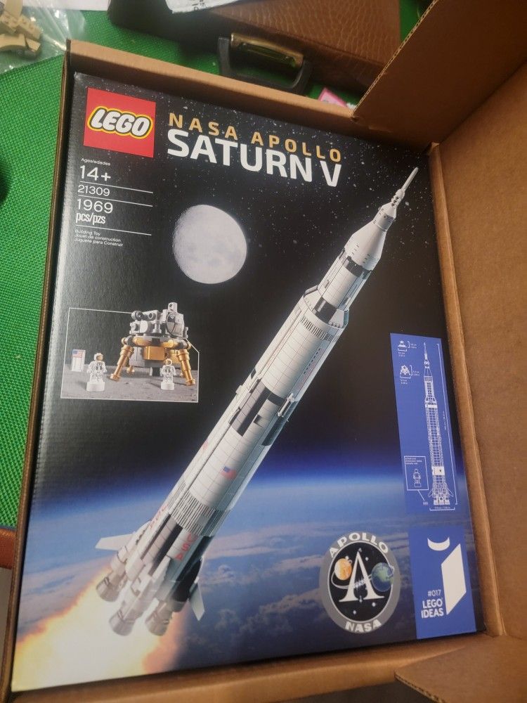 LEGO 21309 NASA Apollo Saturn V