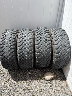 Toyo open country mt 285/70/17