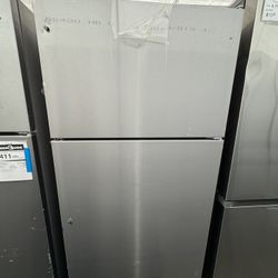 Whirlpool Top Freezer Refrigerator in Monochromatic Stainless Steel 