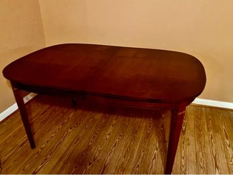 Solid Wood Oval Dining Table – Rich Cherry / Mahogany Finish