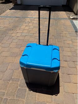 Igloo rolling cooler 60qt
