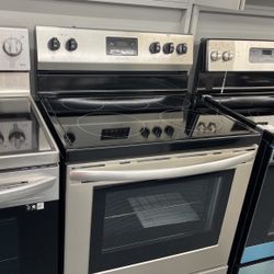New Scratch And Dent Frigidaire 5 Burner Glass Top Stainless Steel Range. 1 Year Warranty 