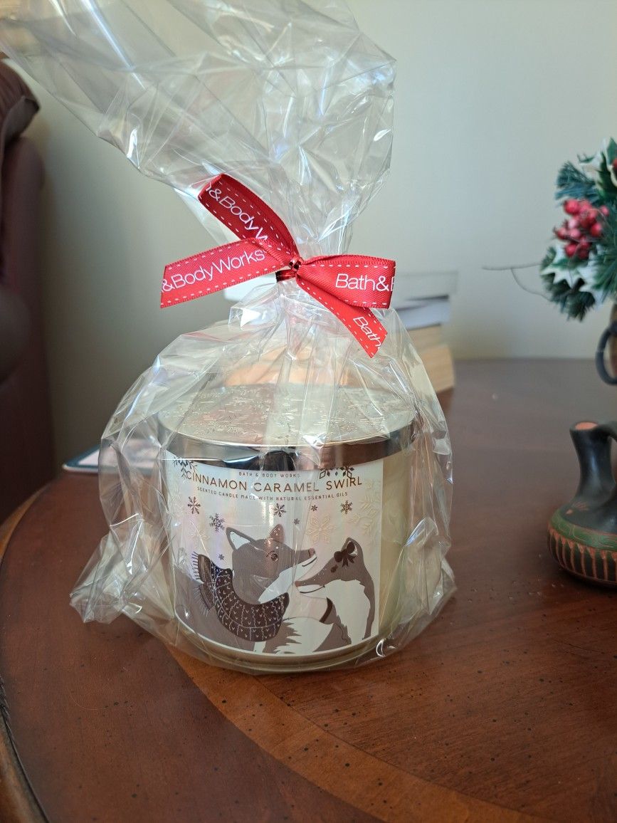 Bed Bath Beyond candle cinnamon caramel swirl.