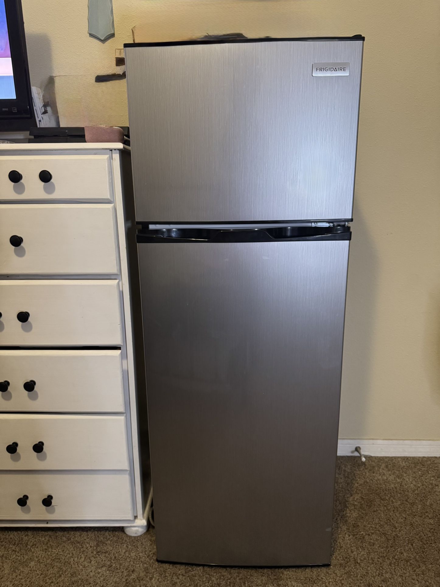 Frigidaire 7.5 Cu. ft. Refrigerator